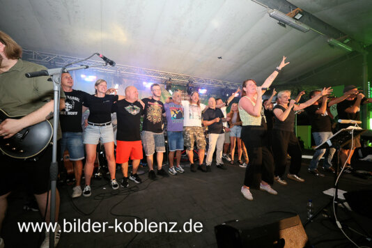 Live Musik mit der Band ,, Zentnerschwere Apparate"